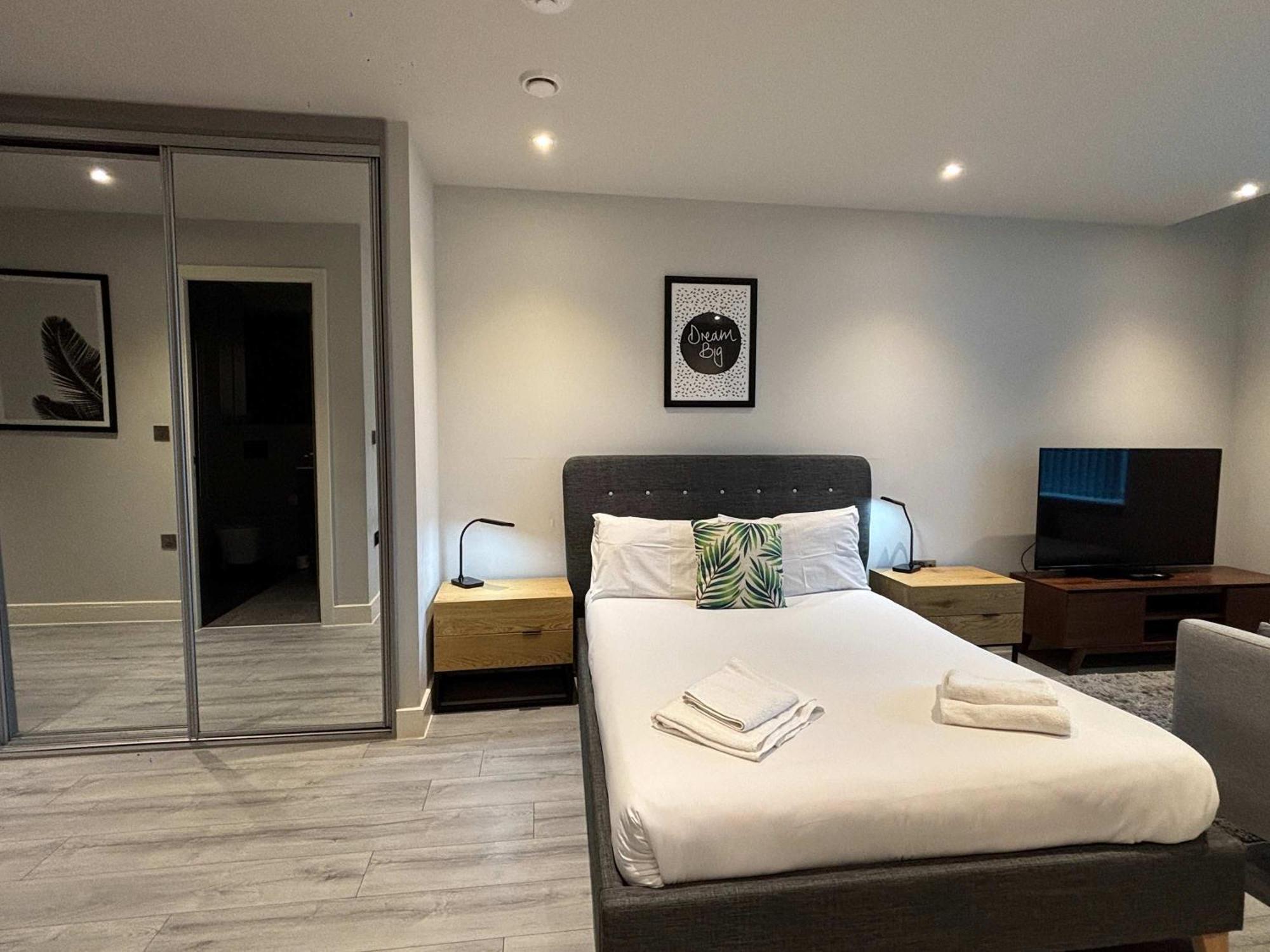 Modern Studio In Bracknell With Free Parking Zewnętrze zdjęcie