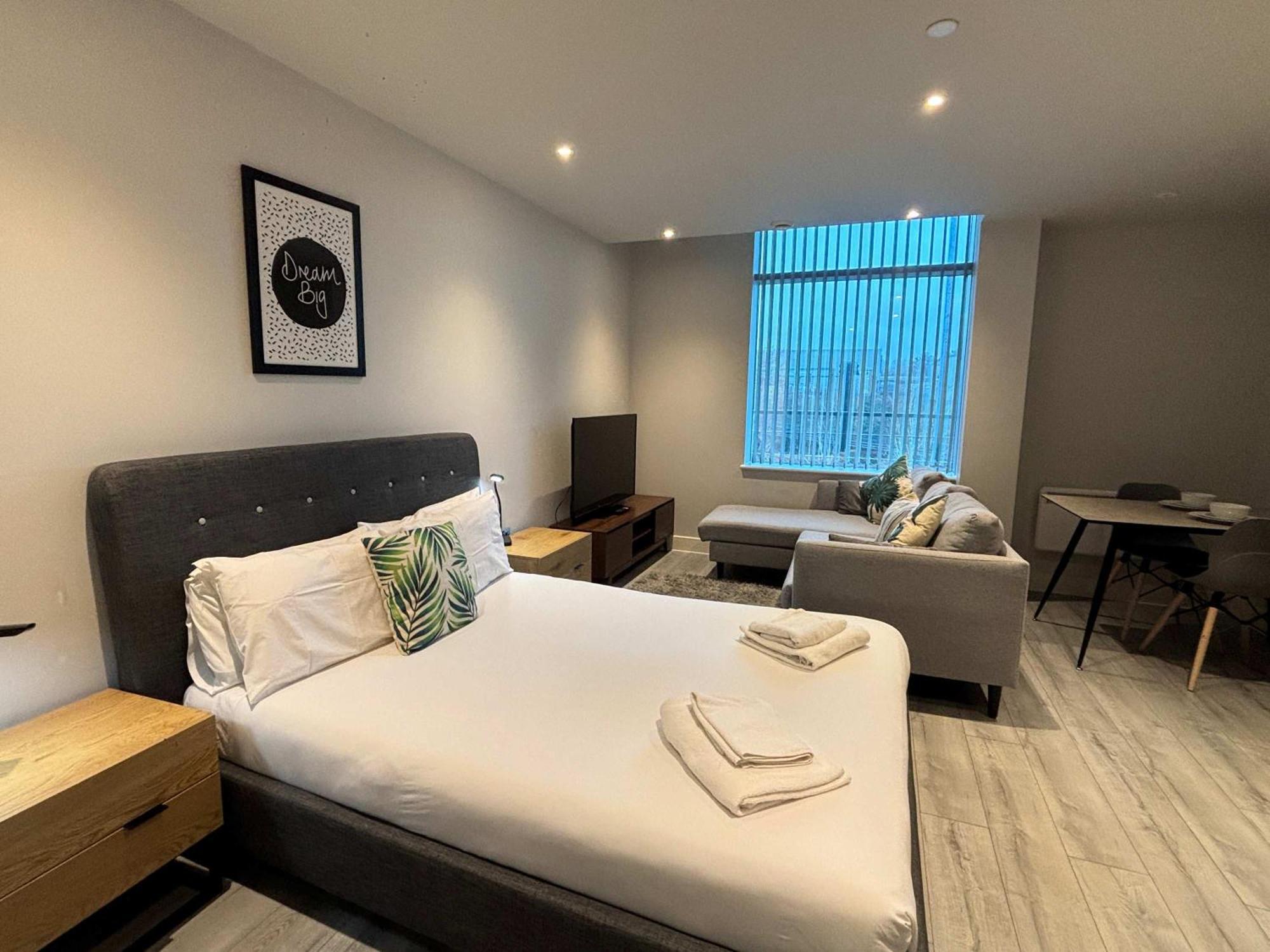 Modern Studio In Bracknell With Free Parking Zewnętrze zdjęcie